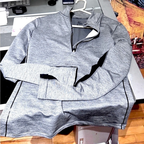 🔥 Stylish Innovative Nike Pro Hyper Warm Half Zip Women’s Training Top 🔥 - Picture 2 of 16